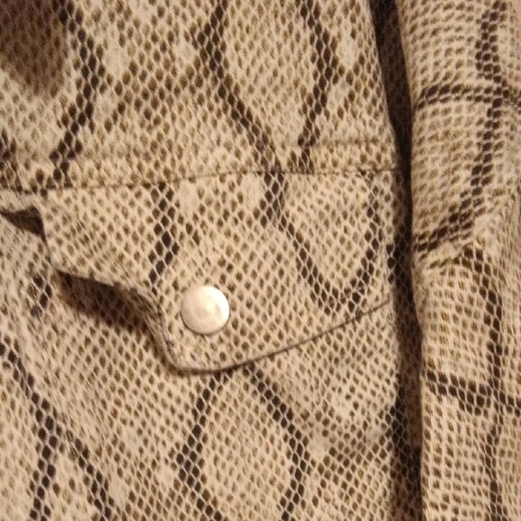 She + Sky Black and White Snake Print Jean Jacket - Picture 11 of 16